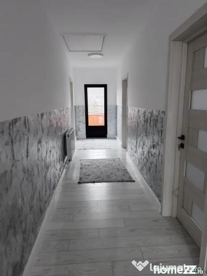 Casă cu 7 camere cu Teren 400 Mp în Central