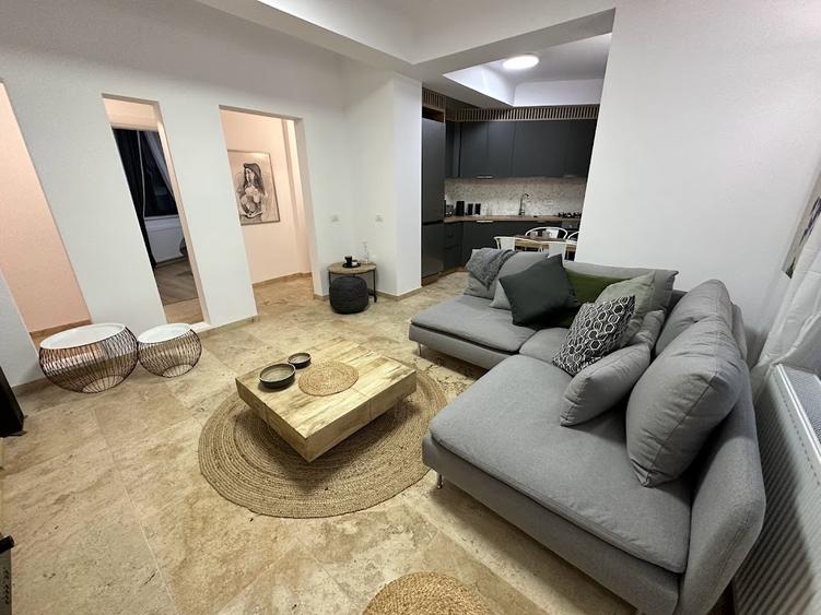 Apartament cu 3 camere în Calea Victoriei