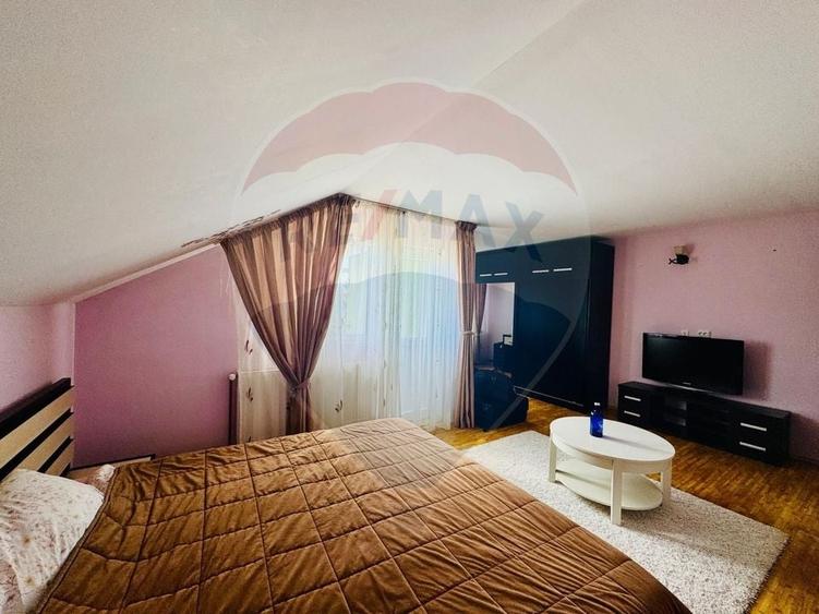 Casă individuală cu 5 camere cu Teren 713 Mp în Cârcea