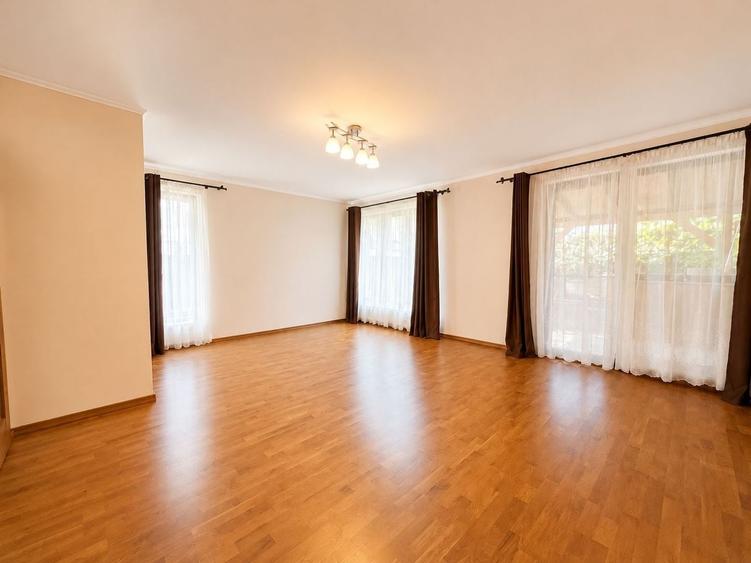Duplex cu 4 camere cu Teren 200 Mp în Florești
