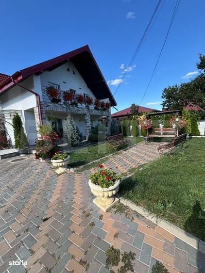 Casă cu 4 camere decomandat în Central