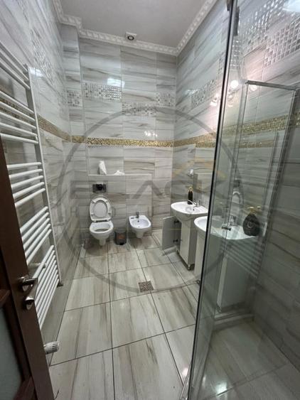 Spațiu comercial, de 200 mp, în Central
