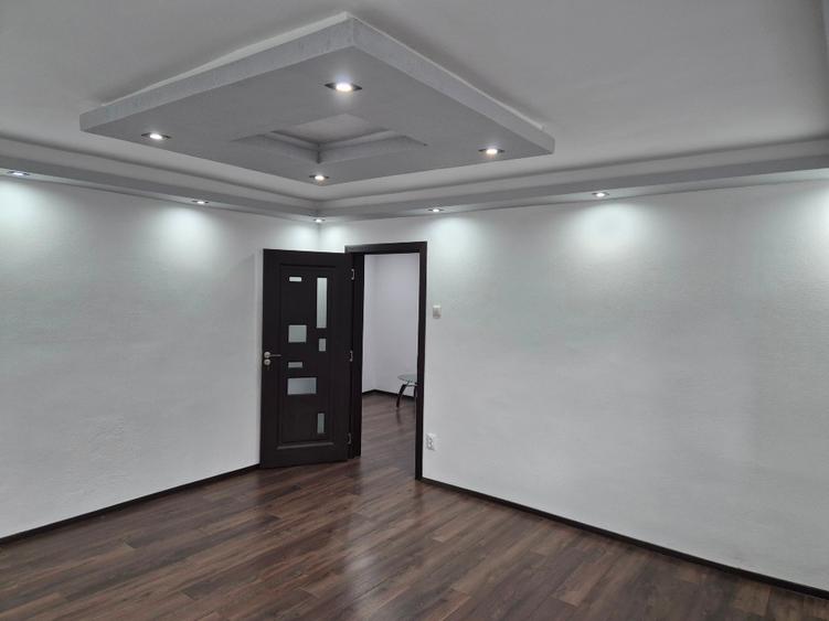 Apartament cu 3 camere decomandat în Micro 4