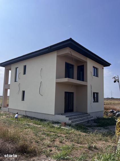 Casă cu 4 camere cu Teren 350 Mp în Vidra