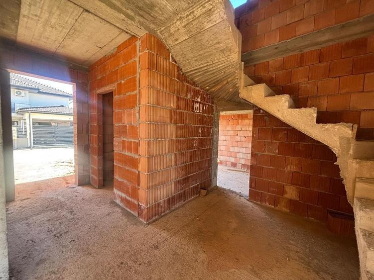 Casă individuală cu 5 camere cu Canalizare în Șelimbăr