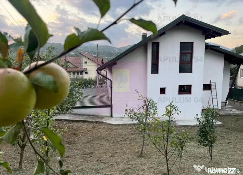 Casă cu 7 camere cu Teren 649 Mp în Comarnic