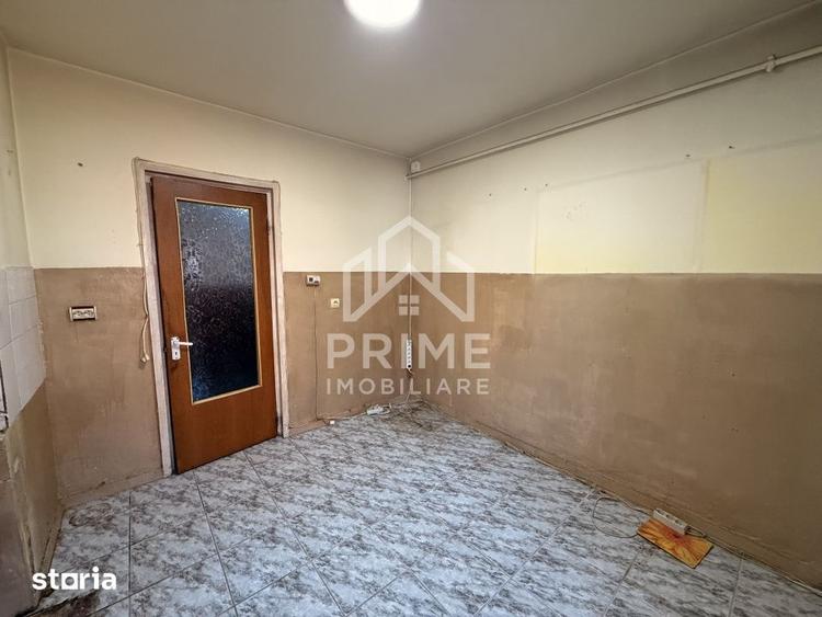 Apartament cu 4 camere decomandat în Cetate