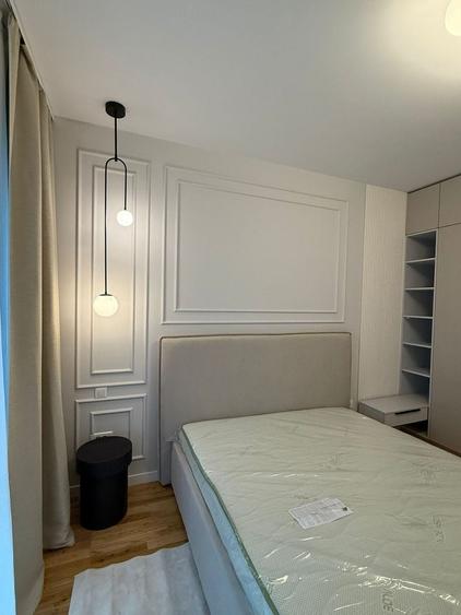 Apartament cu 3 camere semidecomandat, mobilat în P-ta Presei Libere