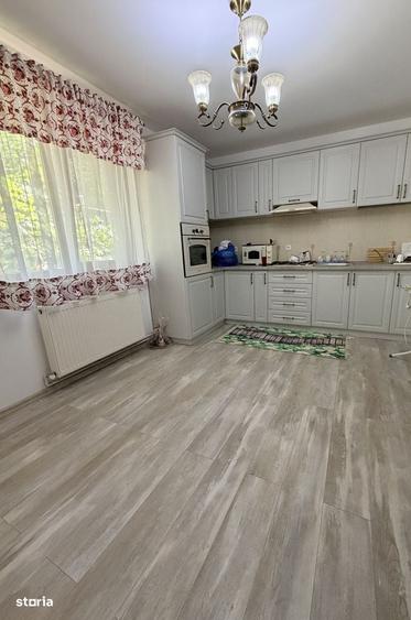 Casă cu 4 camere în Pasărea