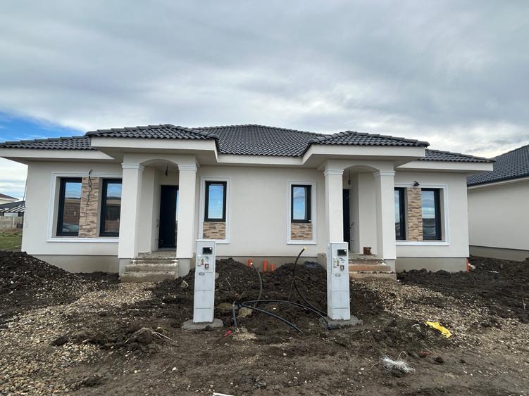 Duplex cu 3 camere cu Canalizare în Moșnița Veche