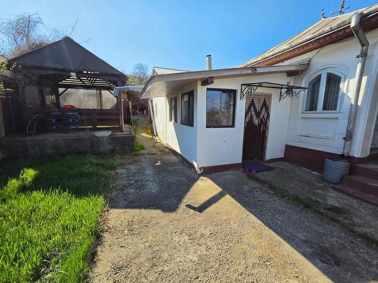 Casă cu 3 camere cu Teren 2000 Mp în Deleni