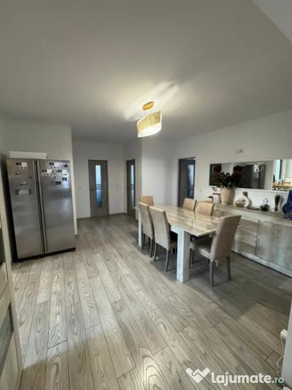 Casă cu 7 camere cu Teren 670 Mp în Săsar