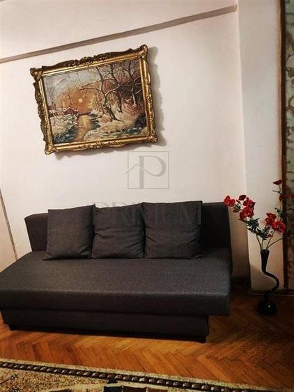 Apartament cu 3 camere semidecomandat, mobilat în Semicentral