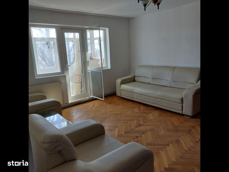 Apartament cu 3 camere semidecomandat în Exterior Vest