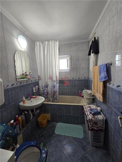 Apartament cu 3 camere decomandat în Colentina