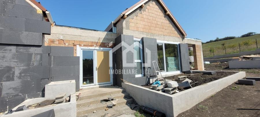 Casă individuală cu 4 camere cu Canalizare în Jucu de Sus