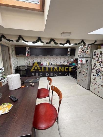 Apartament cu 4 camere semidecomandat, mobilat în Rahova