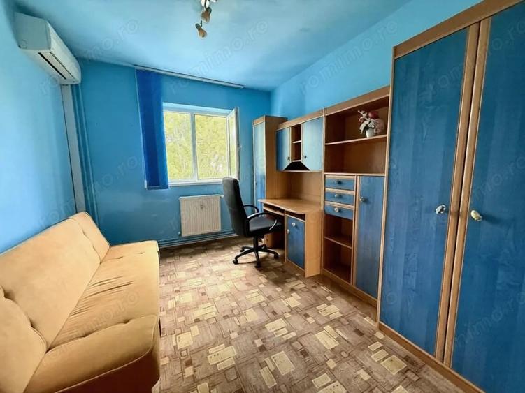 Apartament cu 3 camere semidecomandat în Dacia