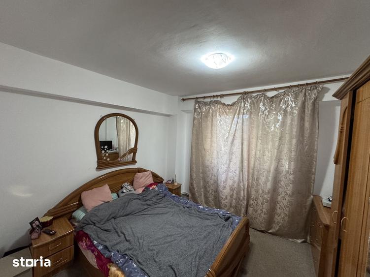 Apartament cu 3 camere decomandat în Micro 16