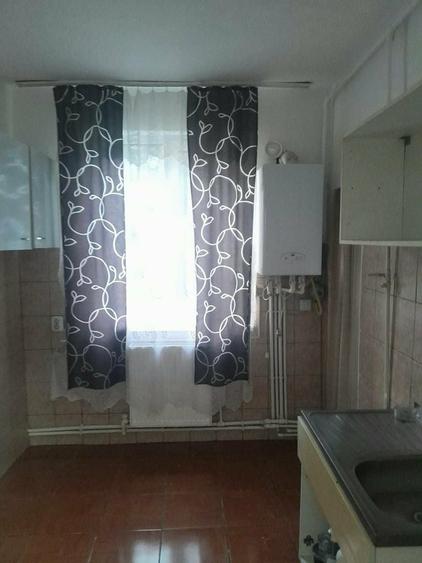 Apartament cu 2 camere decomandat în Petros