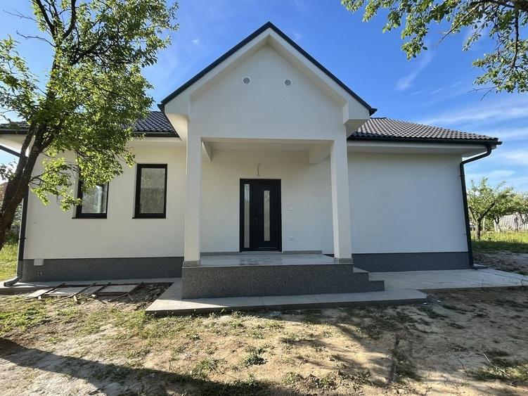 Casă cu 3 camere în Dacia
