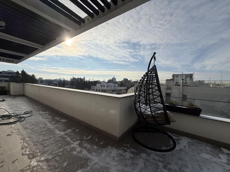 Apartament cu 4 camere decomandat, mobilat în Primăverii