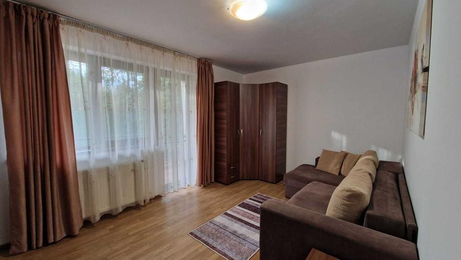 Garsonieră decomandată în Central