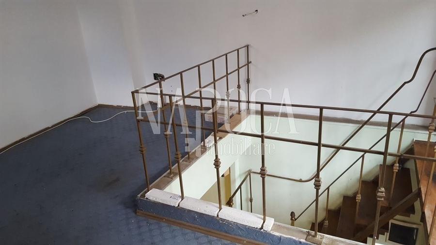 Casă individuală cu 5 camere cu Canalizare în Central