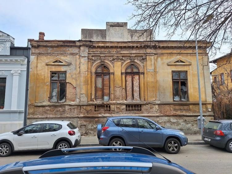 Casă individuală cu 5 camere cu Teren 273 Mp în Unirii