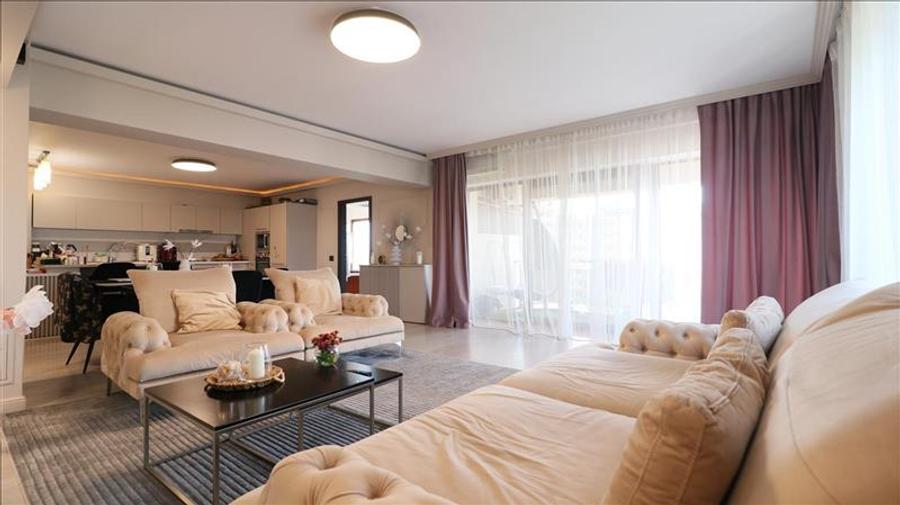 Penthouse cu 3 camere decomandat, mobilat în Palat