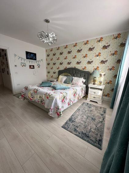 Penthouse cu 4 camere decomandat, mobilat în Noua