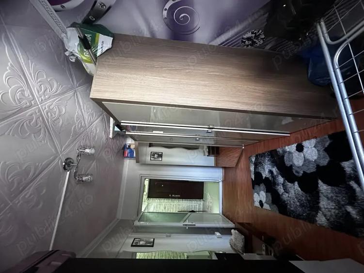 Apartament cu 3 camere decomandat în Găești