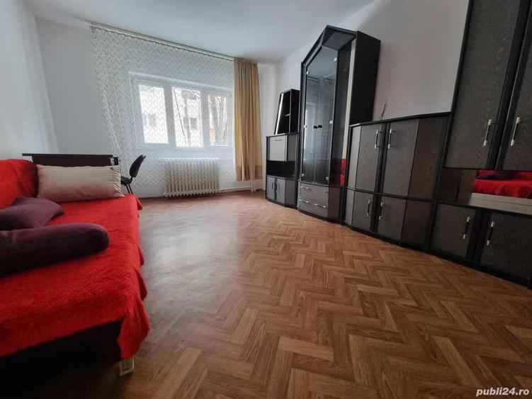 Apartament cu 2 camere decomandat în Soarelui