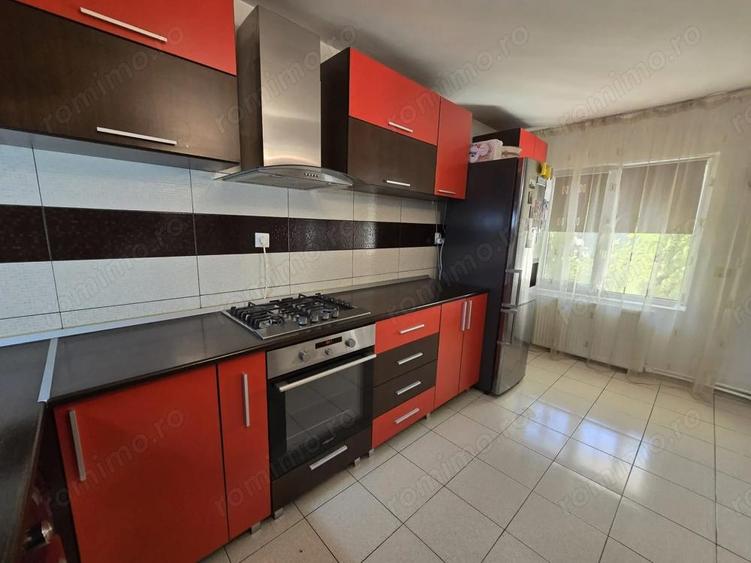 Casă cu 6 camere cu Teren 293 Mp în Năvodari