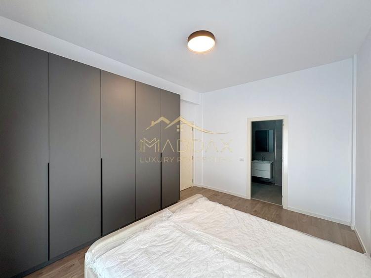 Apartament cu 3 camere semidecomandat, mobilat în Băneasa