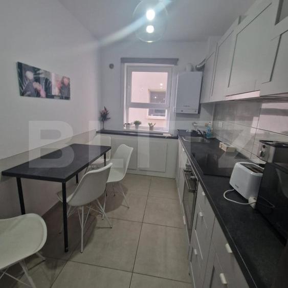 Apartament cu 3 camere decomandat, mobilat în Tractorul