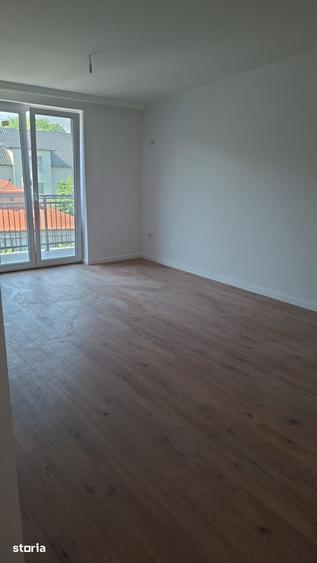Apartament cu 3 camere decomandat în Ipotești