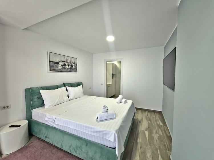 Apartament cu 3 camere semidecomandat în Olimp