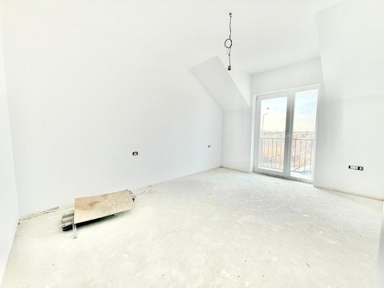 Duplex cu 4 camere cu Canalizare în Moșnița Nouă