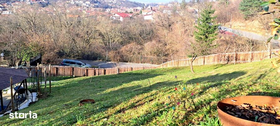 Teren de 1725 mp, în Central