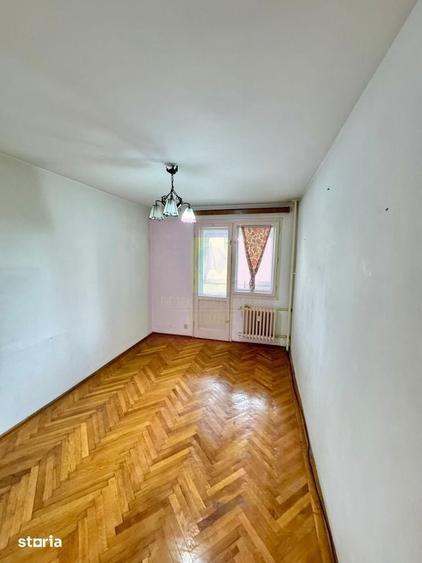 Apartament cu 3 camere semidecomandat în Berceni