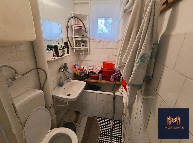 Apartament cu 3 camere semidecomandat, mobilat în Central