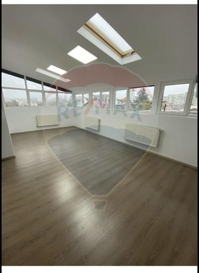 Casă individuală cu 13 camere cu Teren 300 Mp în Banu Manta