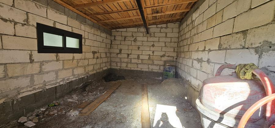 Casă individuală cu 4 camere cu Garaj în Asău