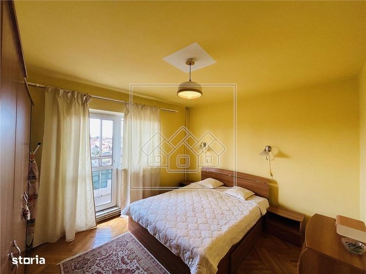 Apartament cu 3 camere decomandat în Terezian
