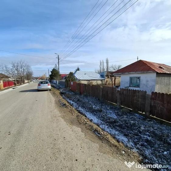 Casă cu 2 camere cu Teren 3860 Mp în Central