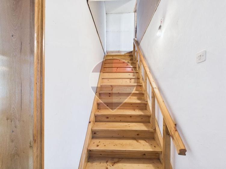 Casă individuală cu 6 camere cu Teren 2208.6398925781 Mp în Breaza de Jos