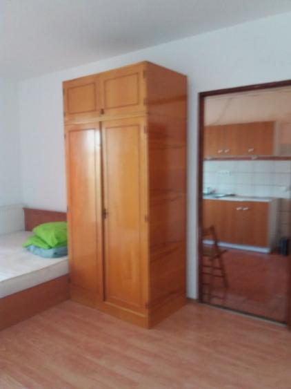 Apartament cu 3 camere decomandat în Florești