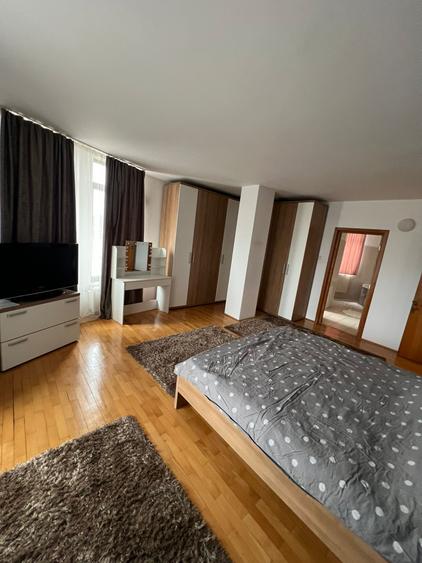 Apartament cu 4 camere semidecomandat în Ultracentral