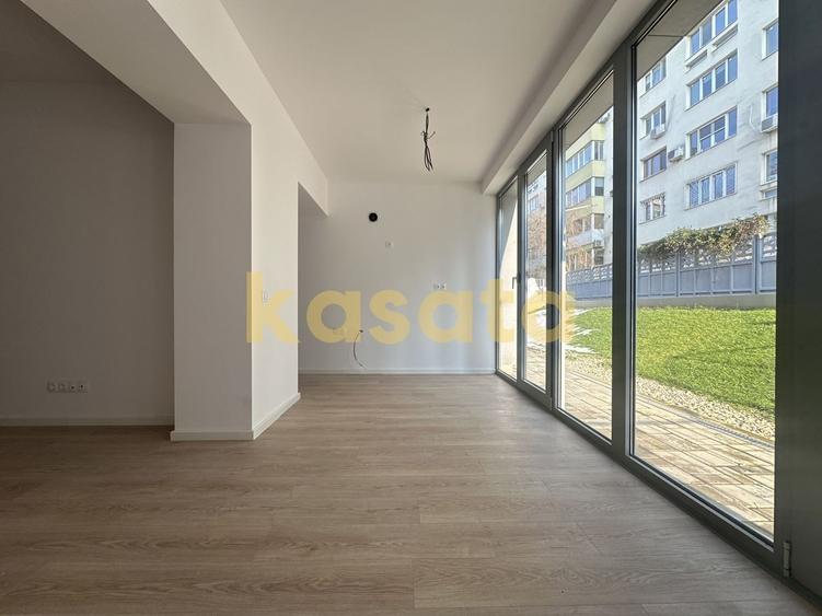 Apartament cu 4 camere decomandat în Tei